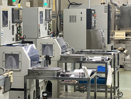 理想テクノロジーズのインクジェットヘッドの部品加工