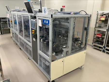 理想テクノロジーズのインクジェットヘッドの接着工程